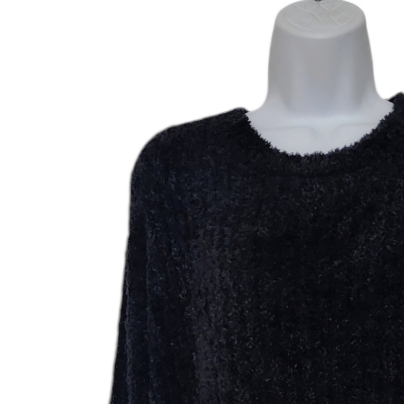 One Tuff Babe @ Forever 21 Thick Fuzzy Knit Sweater Size Medium Pullover Soft. - Picture 8 of 11